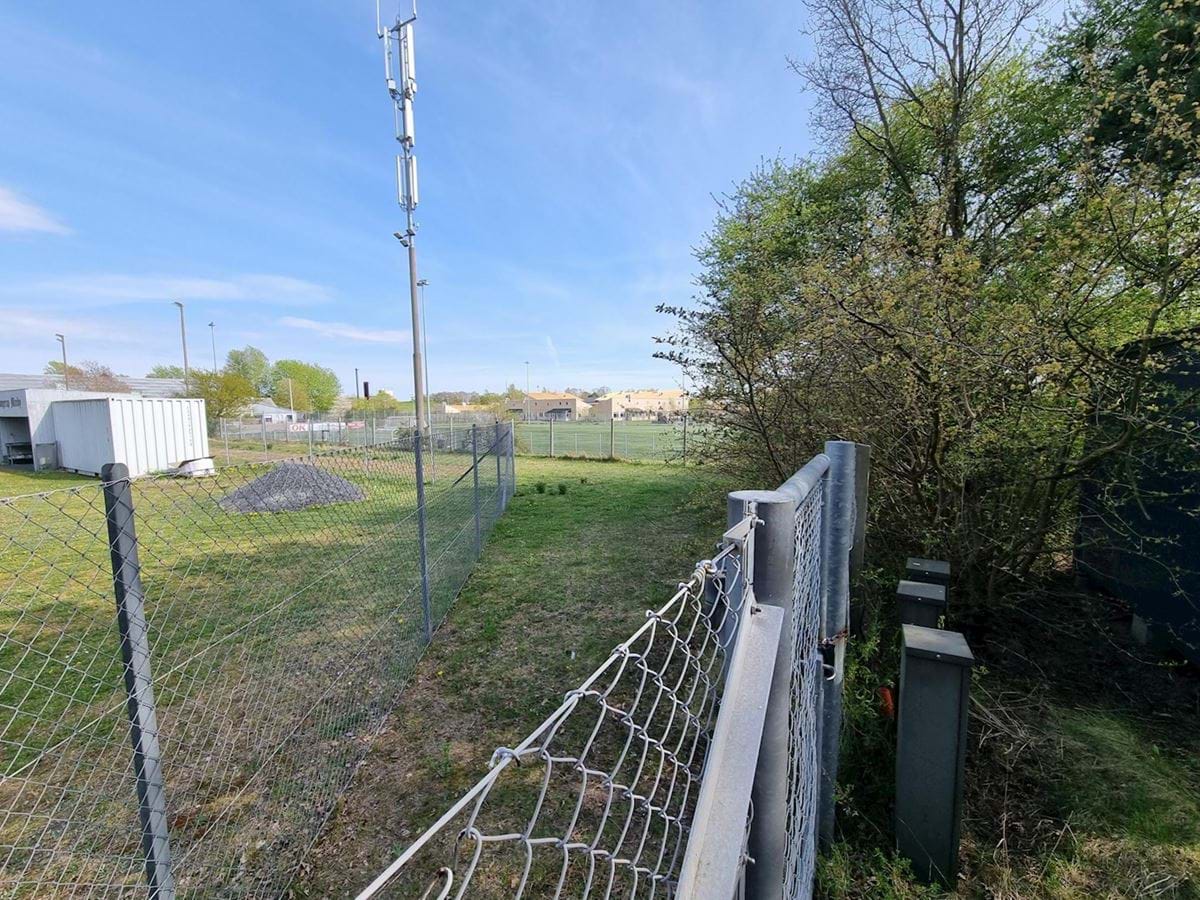 Foto 2: Foto af lokalplanområdet og eksisterende telemast taget i august 2022